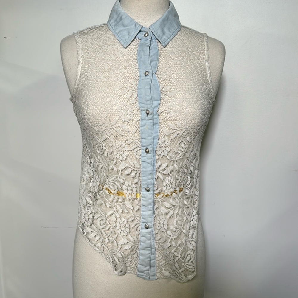 Streetwear Society Woman’s Sleeveless Button Down Shirt Size S